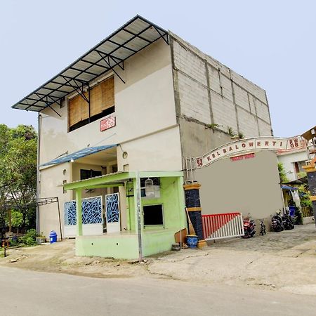 Oyo 90725 Zeevanna Guest House Syariah Kediri  Exterior foto