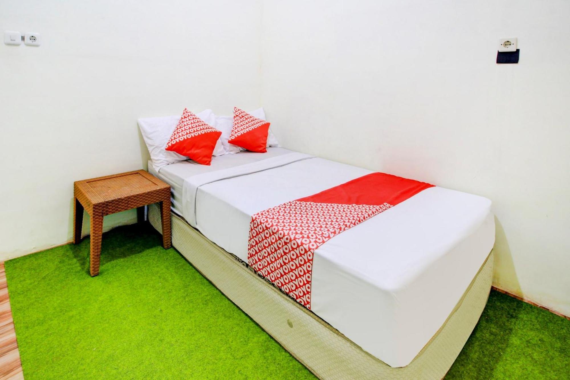 Oyo 90725 Zeevanna Guest House Syariah Kediri  Exterior foto