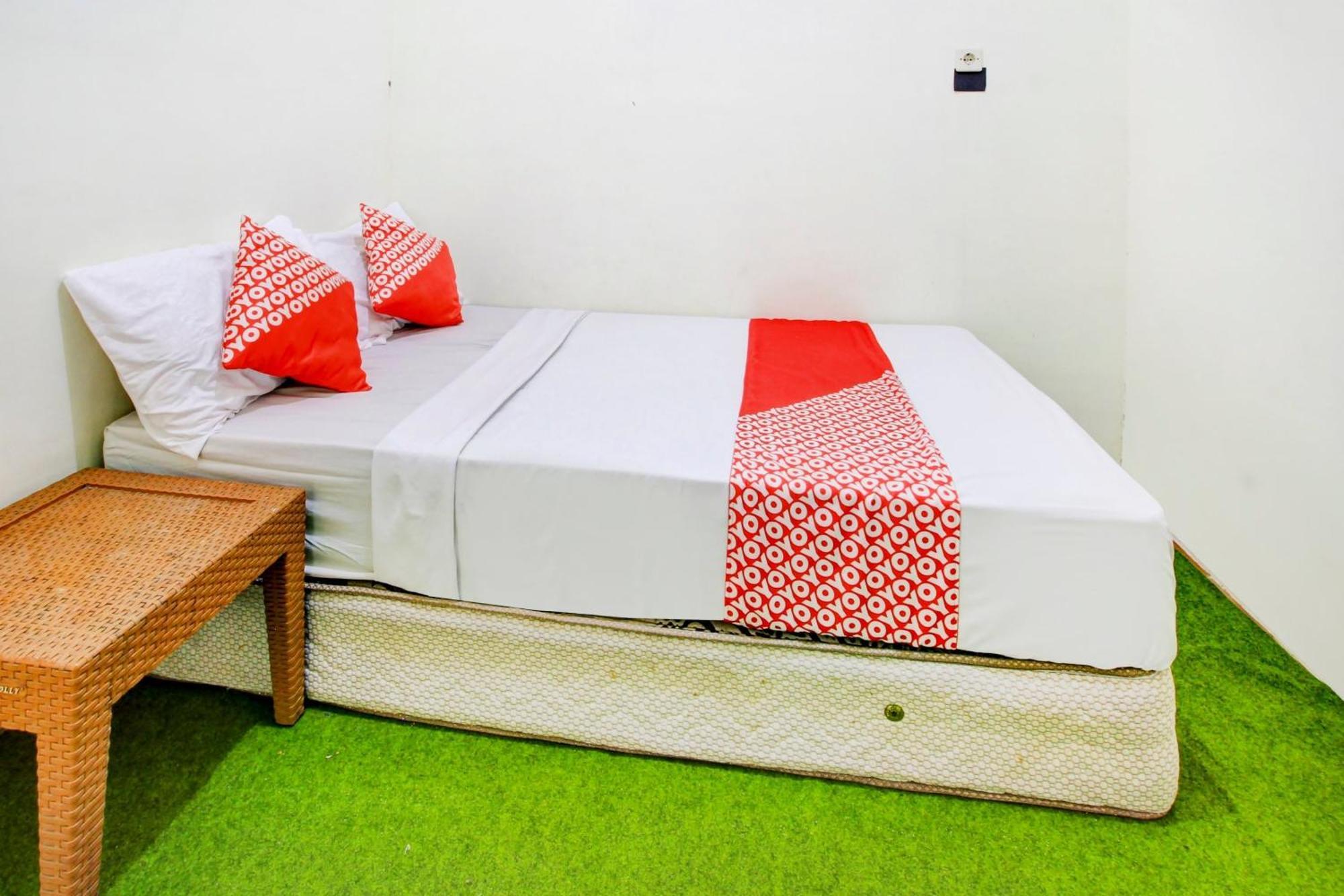 Oyo 90725 Zeevanna Guest House Syariah Kediri  Exterior foto