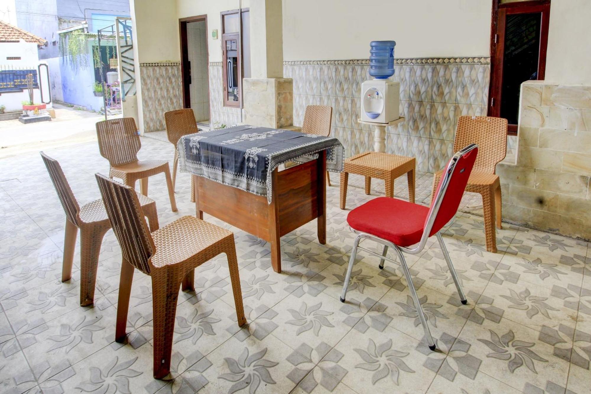 Oyo 90725 Zeevanna Guest House Syariah Kediri  Exterior foto